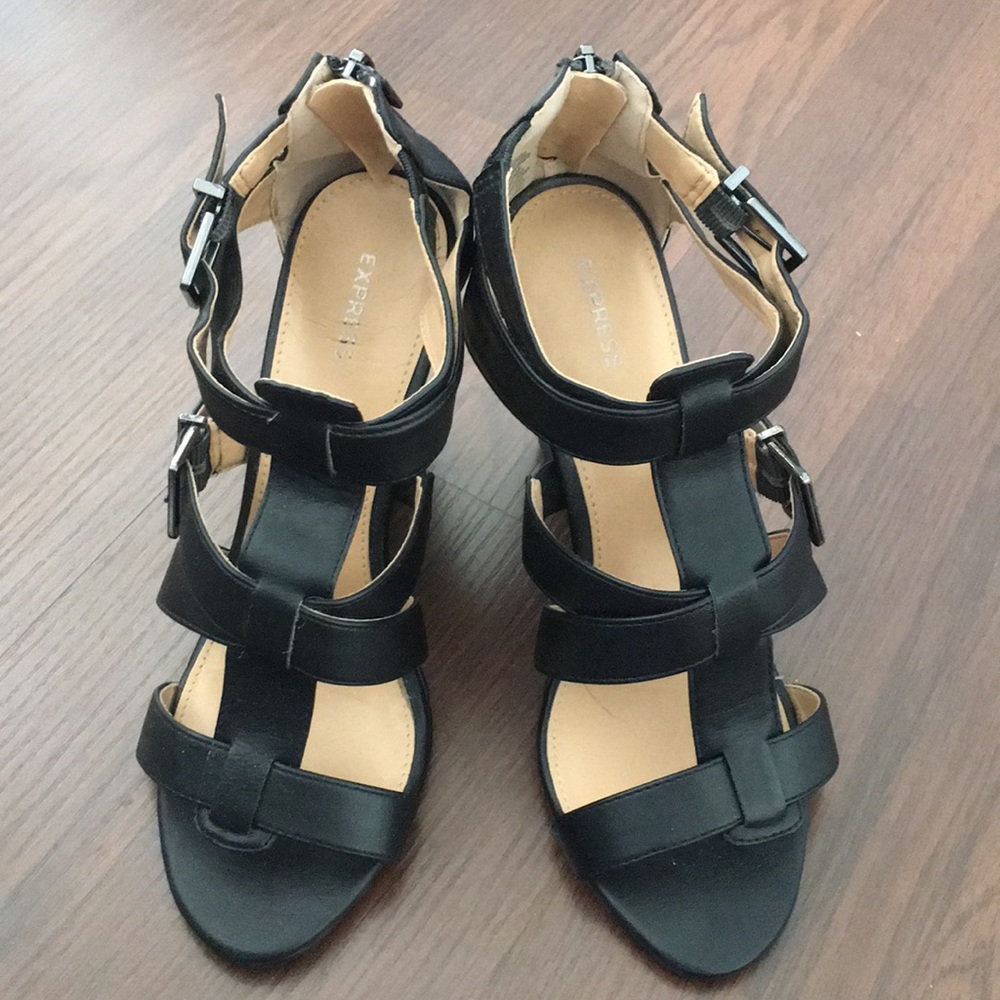 Black wedges